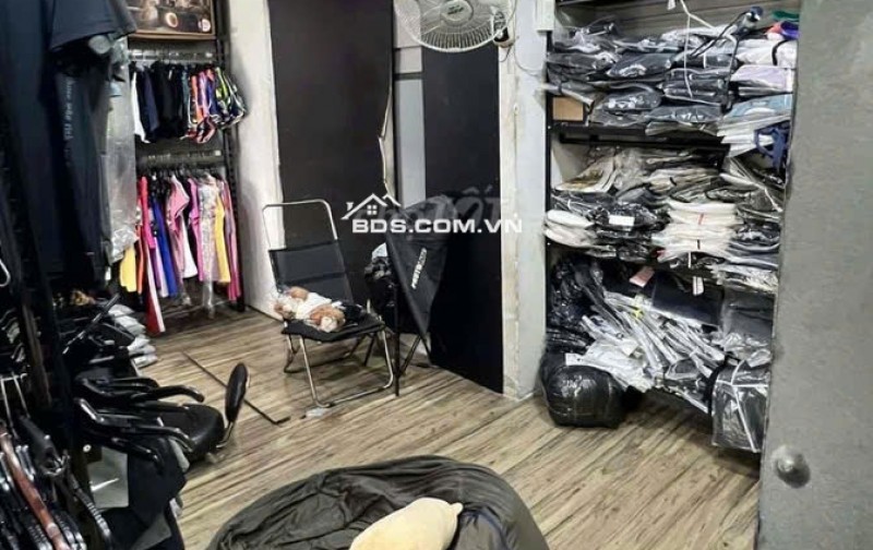 Sang mặt bằng 25m2 riêng biệt giá cực rẻ ở Dạ Nam P2 Q8