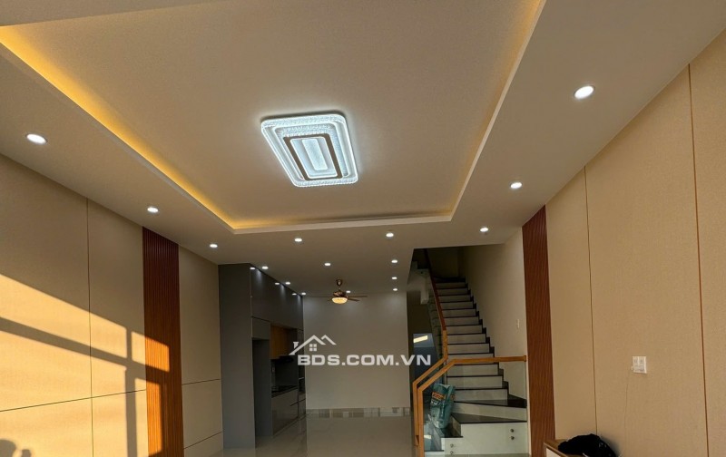 Bán nhà xây mới kiên cố 1 trệt 1 lầu, phong cách hiện đại, nhà mới 100% dọn vào ở ngay