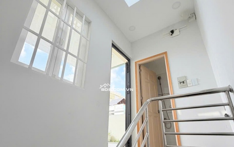 Nhà 5 tầng ô tô đỗ cửa, Nguyễn Hồng Đào, Bàu Cát, 5.2 tỷ