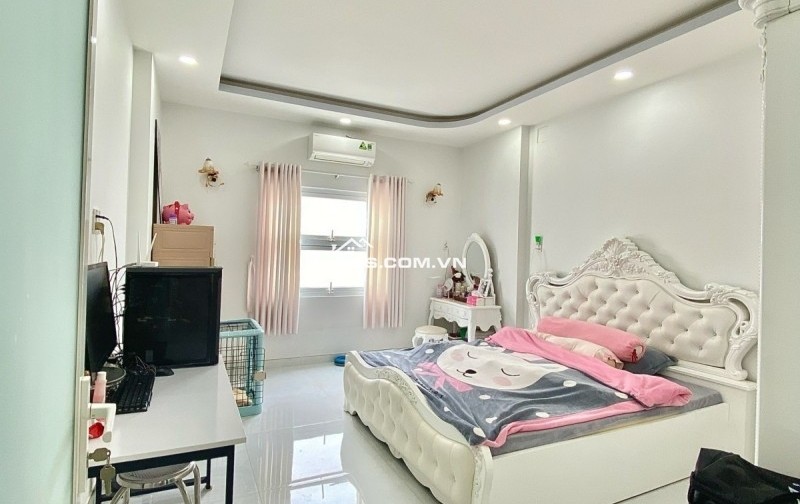 Bán nhà mặt tiền đường số 4,  Phước Bình, Q9, Thủ Đức, TP HCM. DT 98m2, 2 tầng. Giá 10.1 tỷ, SHR - 0933125879.