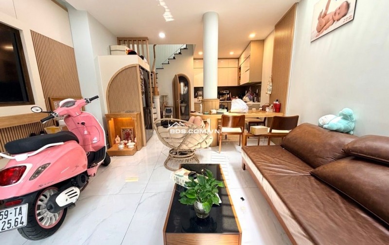 Hẻm Ô Tô - 3 Tầng đúc - Sát Mặt Tiền - Chỉ cách Quận 1 Cây cầu - 42m2 - Nhà mới vào ở ngay - P. Bình Lợi Trung