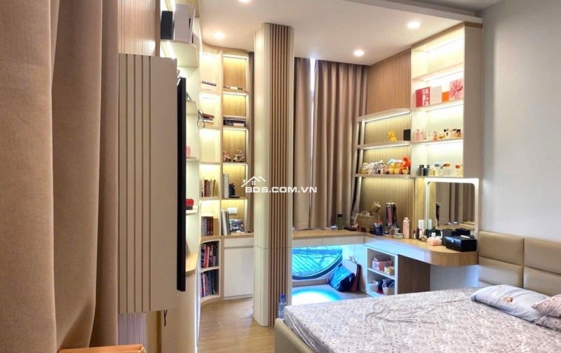 Hẻm Ô Tô - 3 Tầng đúc - Sát Mặt Tiền - Chỉ cách Quận 1 Cây cầu - 42m2 - Nhà mới vào ở ngay - P. Bình Lợi Trung