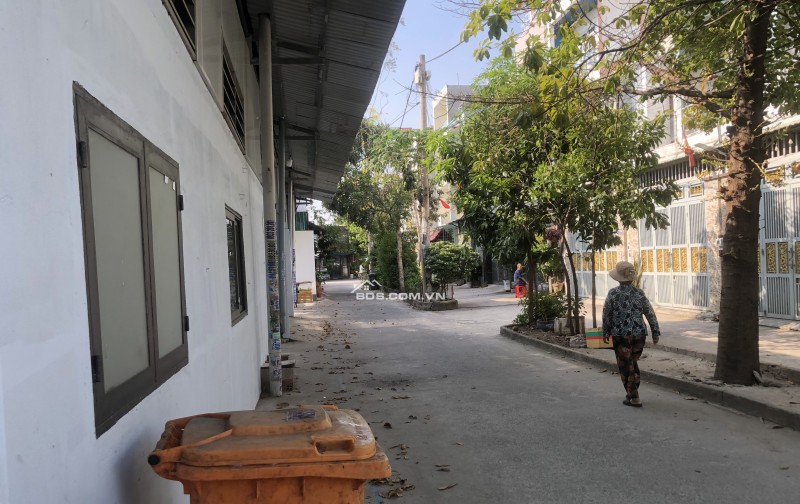 Cho thuê nhà kho 800m2 gần cao đẳng Điện lực Quận 12