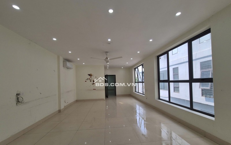 CHO THUÊ NHÀ KĐT LINH ĐÀM THÔNG SÀN, THANG MÁY - VỈA HÈ RỘNG