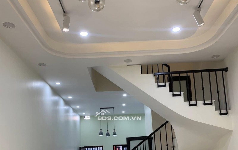 BÁN NHÀ PHÂN LÔ QUÂN ĐỘI LÝ SƠN LONG BIÊN 42m MT 4m 5 TẦNG THÔNG KHU CHUNG CƯ HẬU CẦN KHAI SƠN 2 THOÁNG NHIỀU TIỆN ÍCH.