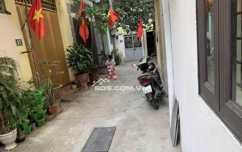 BÁN NHÀ PHÂN LÔ QUÂN ĐỘI LÝ SƠN LONG BIÊN 42m MT 4m 5 TẦNG THÔNG KHU CHUNG CƯ HẬU CẦN KHAI SƠN 2 THOÁNG NHIỀU TIỆN ÍCH.