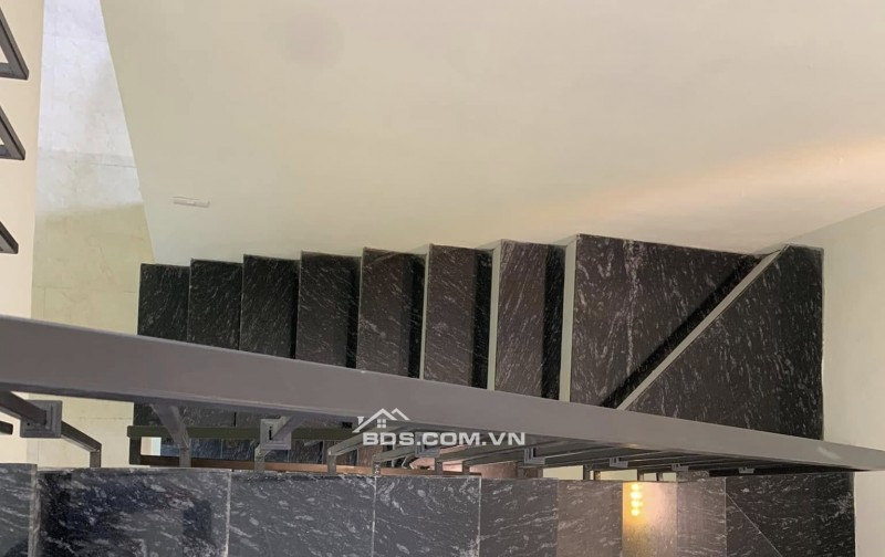 BÁN NHÀ PHÂN LÔ QUÂN ĐỘI LÝ SƠN LONG BIÊN 42m MT 4m 5 TẦNG THÔNG KHU CHUNG CƯ HẬU CẦN KHAI SƠN 2 THOÁNG NHIỀU TIỆN ÍCH.