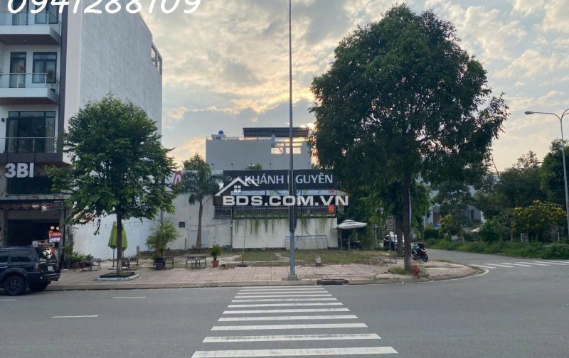 Bán hoặc cho thuê đất mặt tiền đường Hùng Vương, Thành Phố Tân An, Long An, DT 360m2