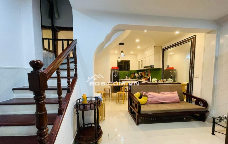 Phố Hàng Chuối Mặt Tiền 10M 3 Tầng 18 Tỷ Cách phố 5M Ngõ rộng Thoáng