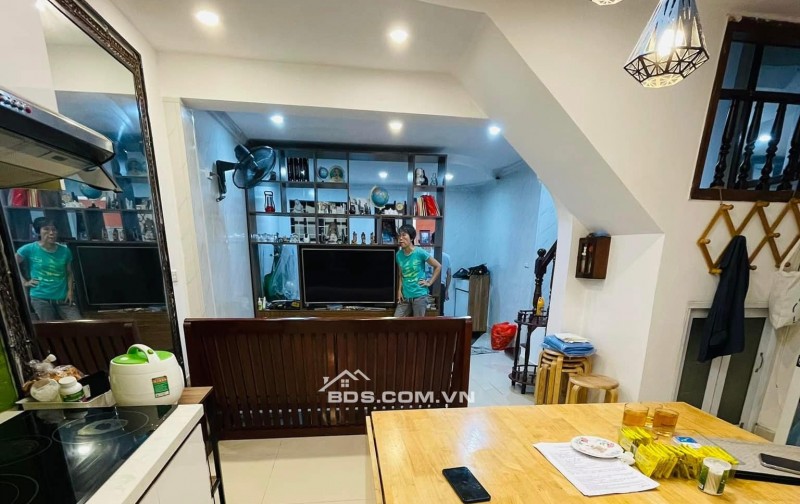 Phố Hàng Chuối Mặt Tiền 10M 3 Tầng 18 Tỷ Cách phố 5M Ngõ rộng Thoáng