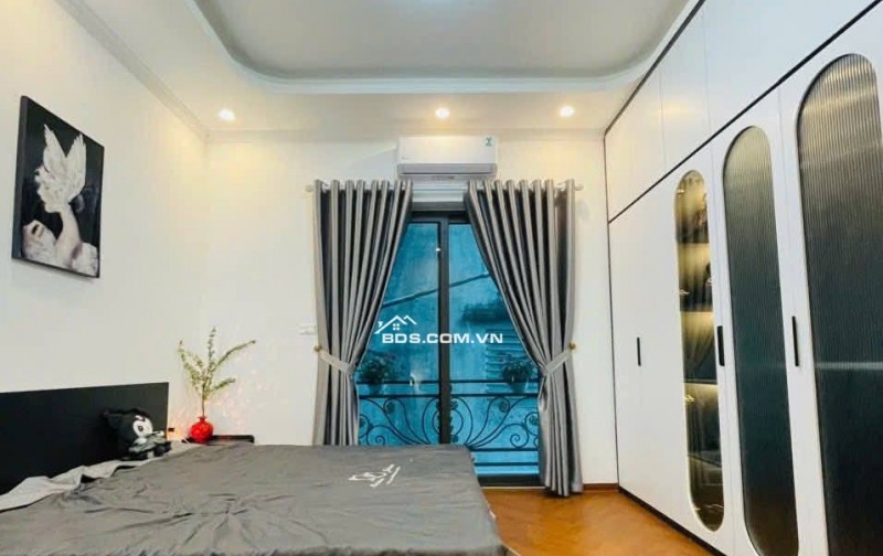 Nhà Đẹp Nguyễn Chính - Tân Mai 31/35m, 5 tầng, mt 4.2m, giá 9.3 tỷ.