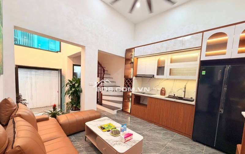 Nhà Đẹp Gần Phố Minh Khai, Hai Bà Trưng 39m, 5 tầng, mt 4.3m, giá 8.29 tỷ.