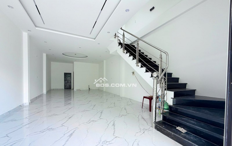 Bán nhà 3 tầng 3 mê đường Chúc Động - Sát bên trường C2 Lương Thế Vinh