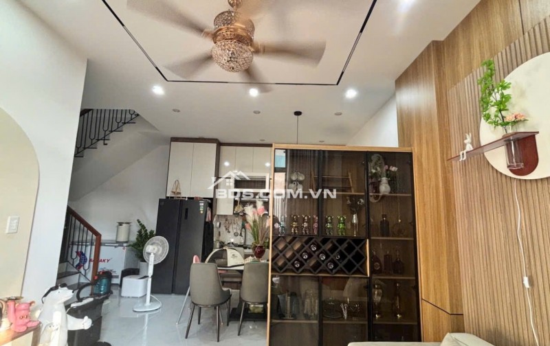 Siêu phẩm nhà 3 Tầng full nội thất Kiệt Nguyễn Chánh