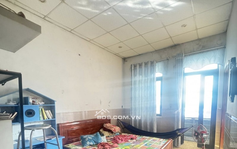 BÁN NHÀ 2 TẦNG 2 MÊ MẶT TIỀN ĐƯỜNG TRƯỜNG CHINH