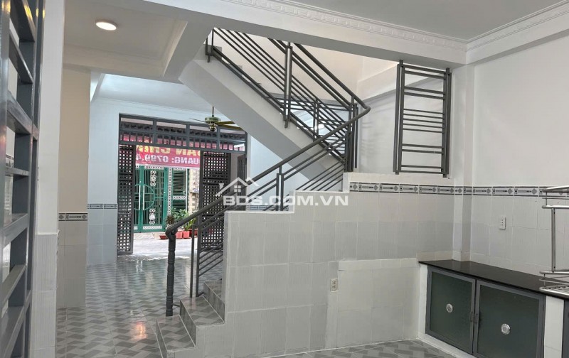 Bán nhà 1 trệt 2 lầu trống suốt mới 100%, hẻm 94// Phú Thọ Hoà Tân Phú