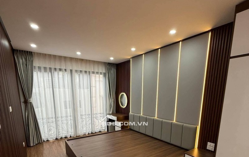 Bán Nhà Gần Phố, Thang Máy Tôn Đức Thắng 46/51m, 6 tầng, giá 18.5 tỷ.