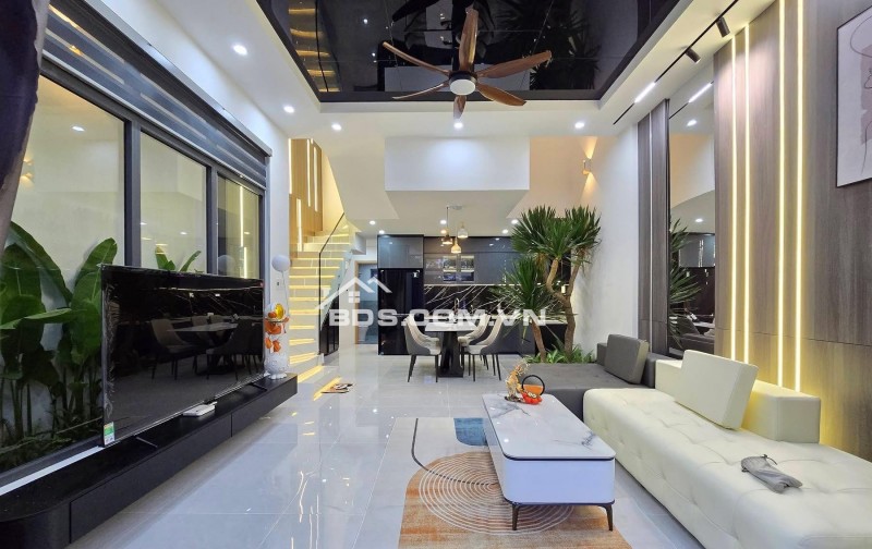 Bán nhà 3 tầng đường Hoà Minh 10 - (Sát Trần Đình Tri, gần biển)