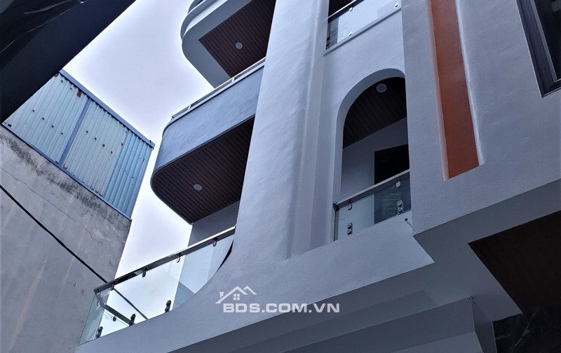 BÁN NHÀ LÔ GÓC SIÊU  ĐẸP 2.85 TỶ 3 TẦNG 46M2 NGÕ TRẦN THÁI TÔNG