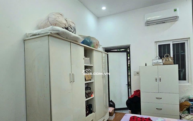 Cho thuê nhà tầng 2 Địa chỉ: Số 35, mặt ngõ Trung Tả, Phố Khâm Thiên, Phường Thổ Quan