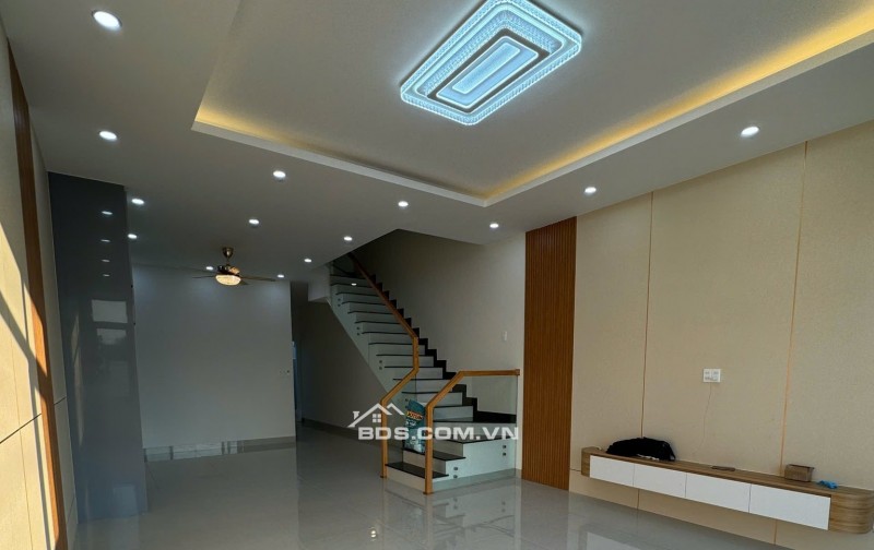 Bán nhà xây mới kiên cố 1 trệt 1 lầu, phong cách hiện đại, nhà mới 100% dọn vào ở ngay