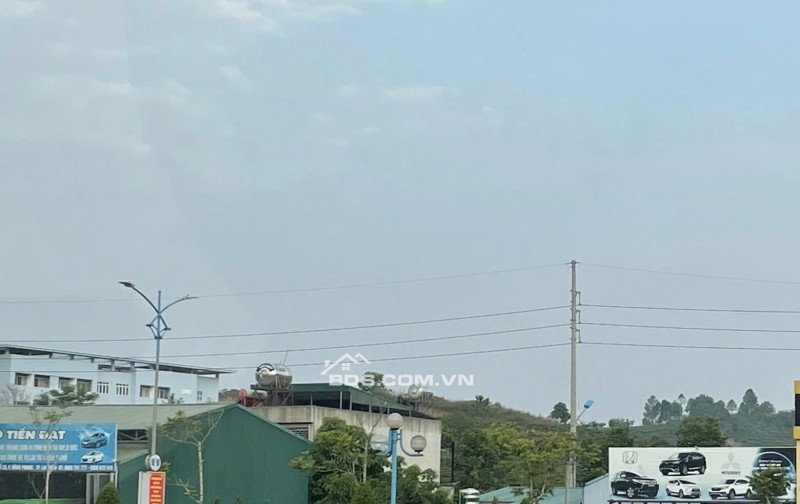 CẦN CHO THUÊ XƯỞNG - CẠNH GARA Ô TÔ VĂN LINH TP LAI CHÂU