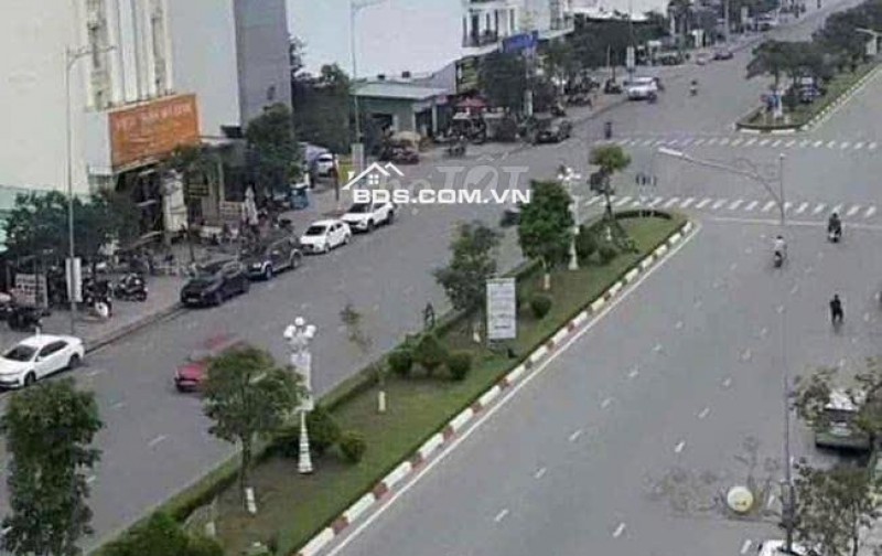 Bán hoặc cho thuê đất mặt tiền đường Hùng Vương, Thành Phố Tân An, Long An, DT 360m2