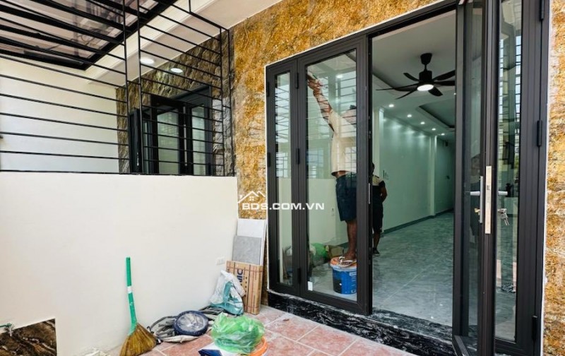 BÁN NHÀ 5 TẦNG THANH AM LONG BIÊN 7 TỶ 5 tầng 55m MT 4m  VỊ TRÍ ĐẸP GẦN TRUNG TÂM Ô TÔ ĐỖ CỬA