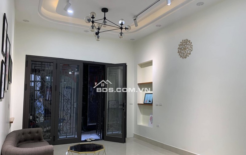 BÁN NHÀ PHÂN LÔ QUÂN ĐỘI LÝ SƠN LONG BIÊN 42m MT 4m 5 TẦNG THÔNG KHU CHUNG CƯ HẬU CẦN KHAI SƠN 2 THOÁNG NHIỀU TIỆN ÍCH.