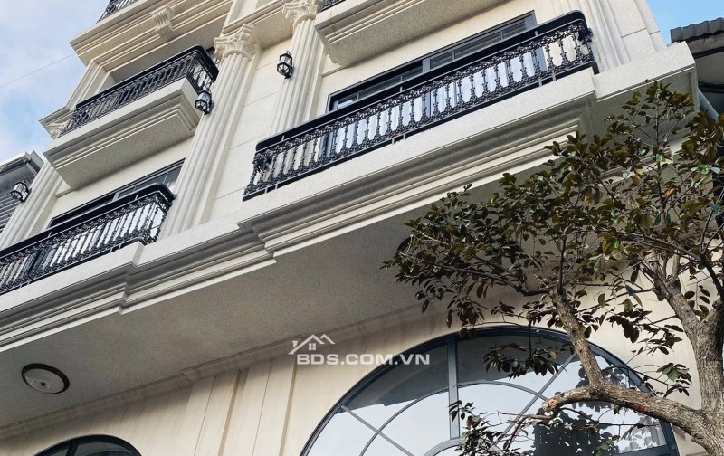 Nhà Đẹp Phố Trạm Ô TÔ Tránh 8 Tầng Thang Máy 21 Tỷ-Nội thất xịn - Đường Thông