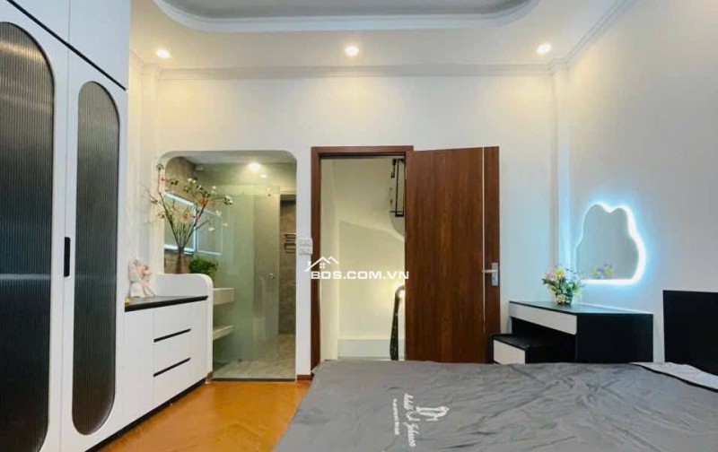 Nhà Đẹp Nguyễn Chính - Tân Mai 31/35m, 5 tầng, mt 4.2m, giá 9.3 tỷ.