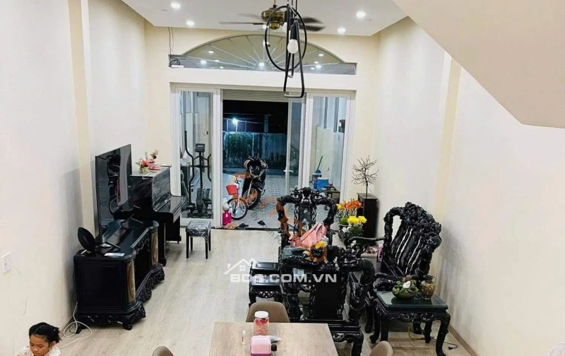 Nhà phố Tân Sơn ngay ga T3 tiện xây CHDV 125m2 ngang 4.2m HXT gần chợ PVB 11.9 tỷ.