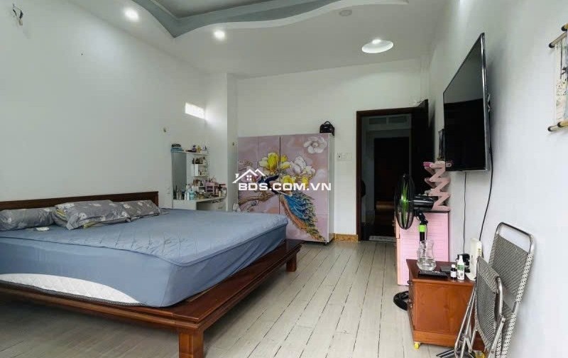 Chính chủ gửi bán nhà 4 tầng xe hơi ngủ trong nhà 64m2 Nguyễn Tư Giản ngay chợ 12 tỷ hơn.