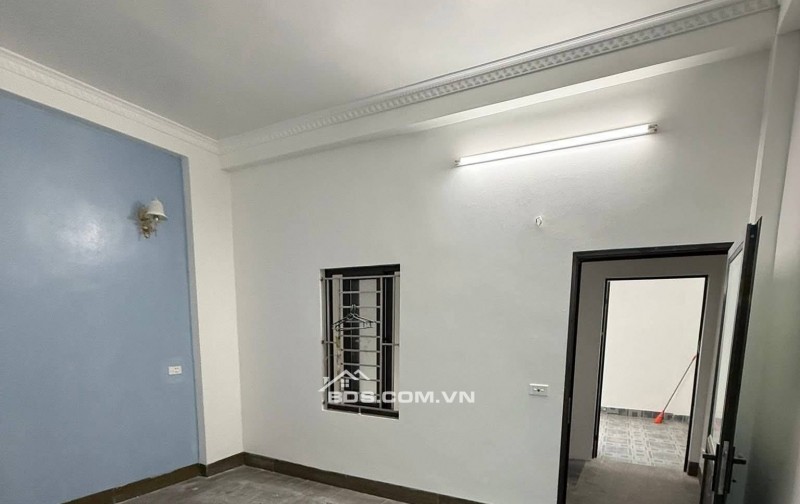 BÁN NHÀ 2.55 TỶ 3 TẦNG 50M2 Ô TÔ ĐỖ CỬA 24/24H KHU LỘC VƯỢNG