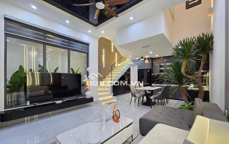 Bán nhà 3 tầng đường Hoà Minh 10 - (Sát Trần Đình Tri, gần biển)