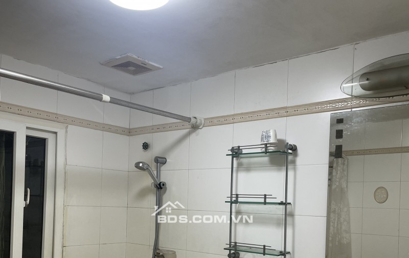 Cho thuê nhà 4 tầng tại ngõ 639 Hoàng Hoa Thám, Ba Đình. Ngõ rộng ba gác tránh. Chỉ 14tr