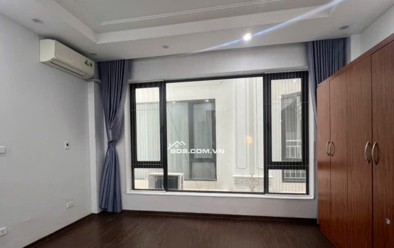 TRUNG TÂM BỒ ĐỀ LONG BIÊN 8 TỶ 35m MT 4m 5 TẦNG  10M RA Ô TÔ TIỆN ÍCH NGẬP TRÀN