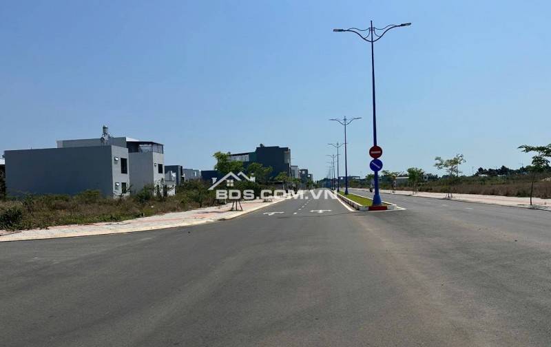 ĐẤT GÓC 2 MẶT TIỀN – TRỤC CHÍNH 26M – KHU TĐC HÒA LONG