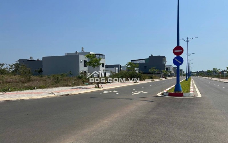 ĐẤT GÓC 2 MẶT TIỀN – TRỤC CHÍNH 26M – KHU TĐC HÒA LONG