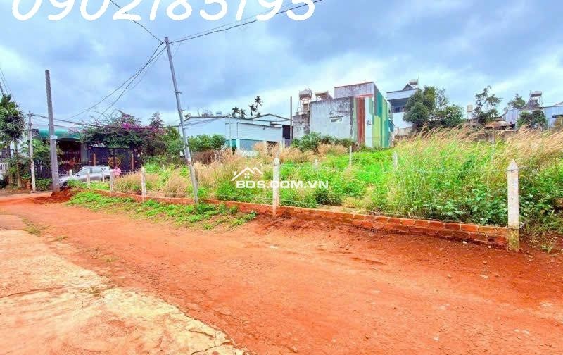 LÔ ĐẤT GÓC (5m x 24m) HẺM PHẠM VĂN ĐỒNG GẦN VÒNG XOAY NGÃ 3 HÒA BÌNH – BUÔN MA THUỘT = 1 TỶ 600 TRIỆU