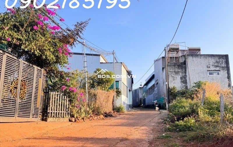 LÔ ĐẤT GÓC (5m x 24m) HẺM PHẠM VĂN ĐỒNG GẦN VÒNG XOAY NGÃ 3 HÒA BÌNH – BUÔN MA THUỘT = 1 TỶ 600 TRIỆU