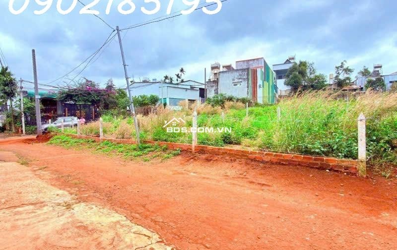 LÔ ĐẤT GÓC (5m x 24m) HẺM PHẠM VĂN ĐỒNG GẦN VÒNG XOAY NGÃ 3 HÒA BÌNH – BUÔN MA THUỘT = 1 TỶ 600 TRIỆU