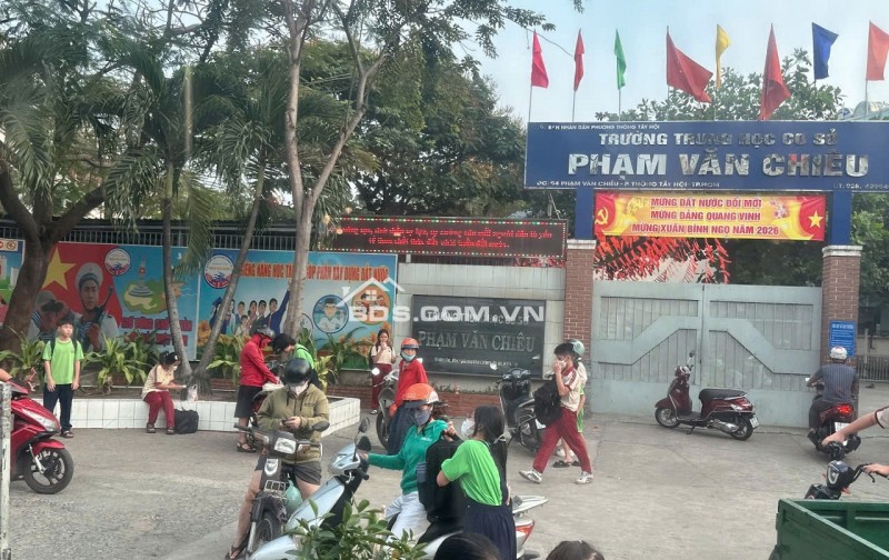 Bán KS HXH sát Emart Phan Huy Ích 6L T.máy ngang 5.2m 125m2 17PN TN100tr chỉ 18.X tỷ.