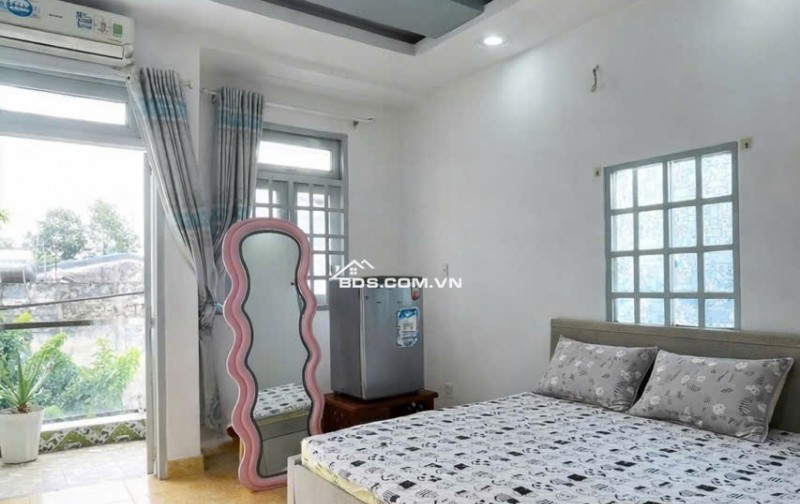 Chính chủ gửi bán nhà 4 tầng xe hơi ngủ trong nhà 64m2 Nguyễn Tư Giản ngay chợ 12 tỷ hơn.