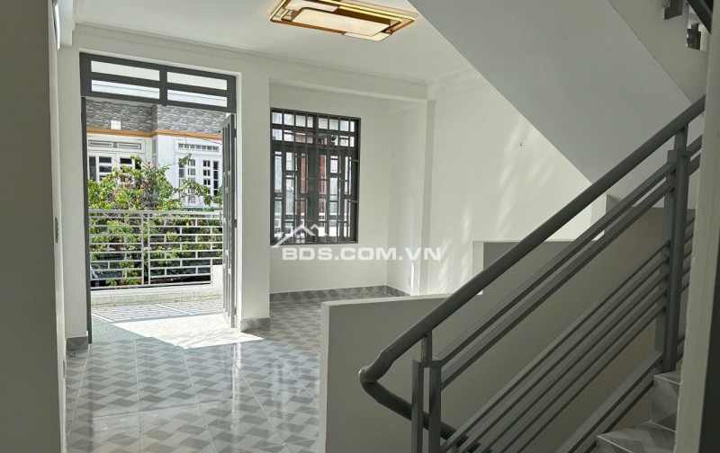 Bán nhà 1 trệt 2 lầu trống suốt mới 100%, hẻm 94// Phú Thọ Hoà Tân Phú