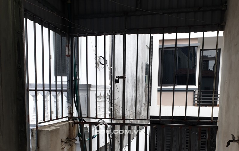 BÁN NHÀ 1.05 TỶ 2 TẦNG 30M2 ( HƯỚNG NAM ) NGÕ ĐIỆN BIÊN