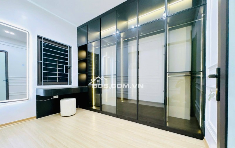 Bán Nhà Gần Phố, Vương Thừa Vũ, Thanh Xuân 41m, 5 tầng, mt 4.3m, giá 12.8 tỷ.