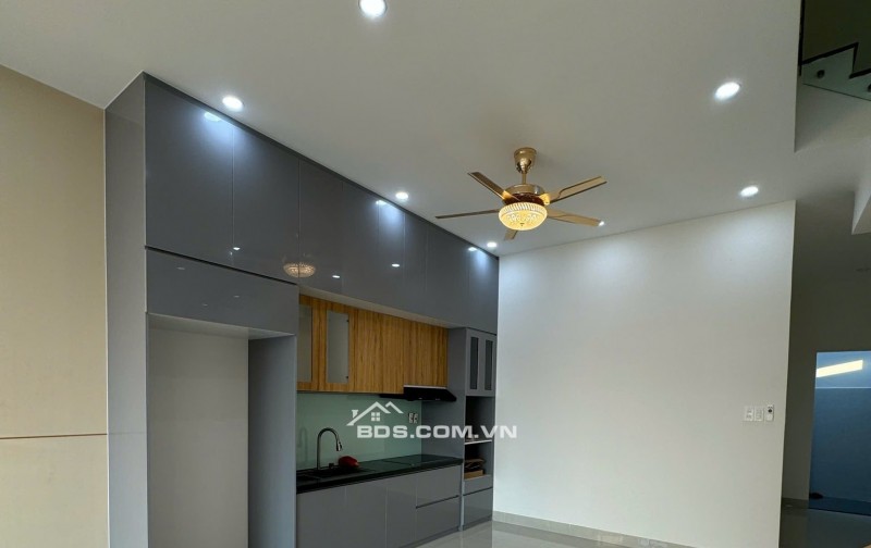 Bán nhà xây mới kiên cố 1 trệt 1 lầu, phong cách hiện đại, nhà mới 100% dọn vào ở ngay