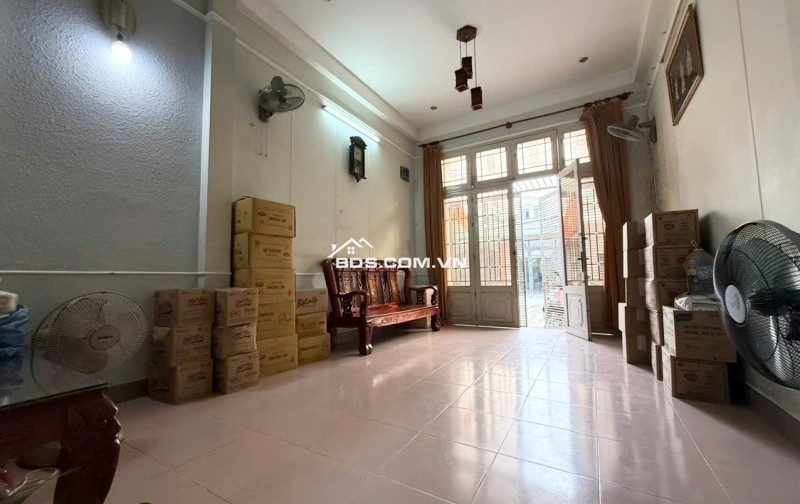 Bán nhà mặt tiền đường số 4,  Phước Bình, Q9, Thủ Đức, TP HCM. DT 98m2, 2 tầng. Giá 10.1 tỷ, SHR - 0933125879.