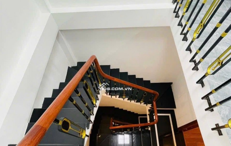 Nhà Đẹp Nguyễn Chính - Tân Mai 31/35m, 5 tầng, mt 4.2m, giá 9.3 tỷ.